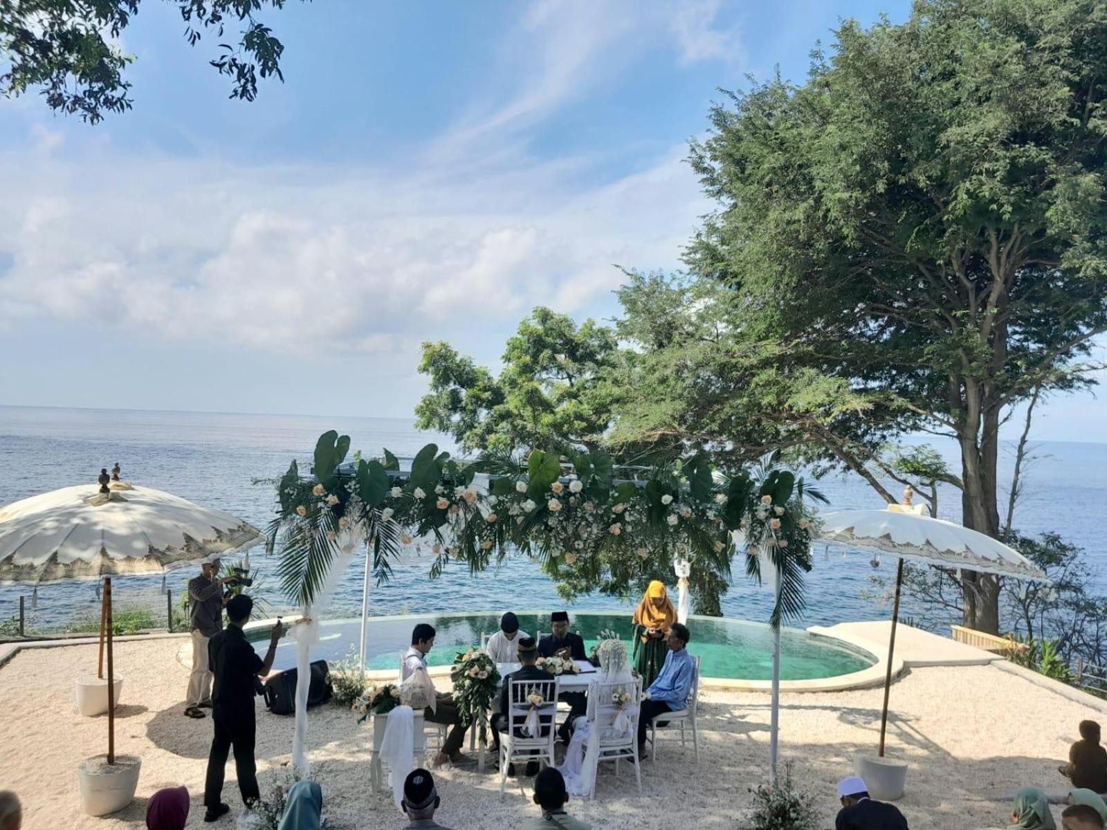 Bali Cliff Glamping Hotel Seraya Exterior photo